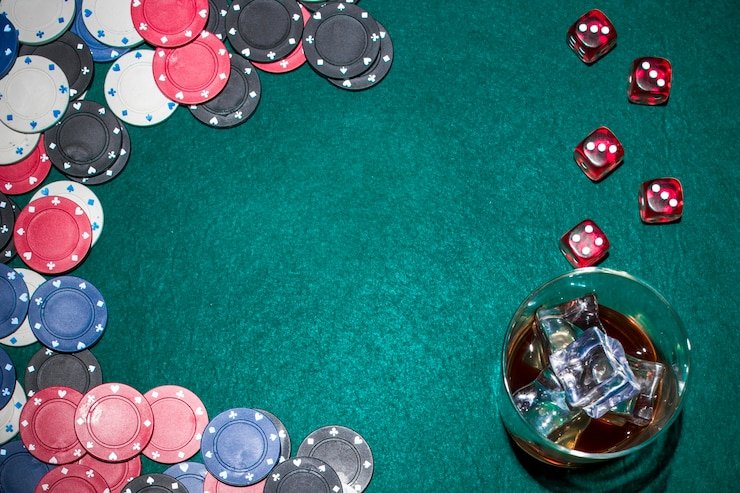 qqmilan link live blackjack table displayed on mobile phone screen with dealer visible